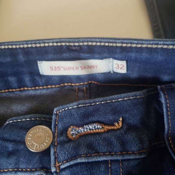 Levi's - Picture 3 of 3